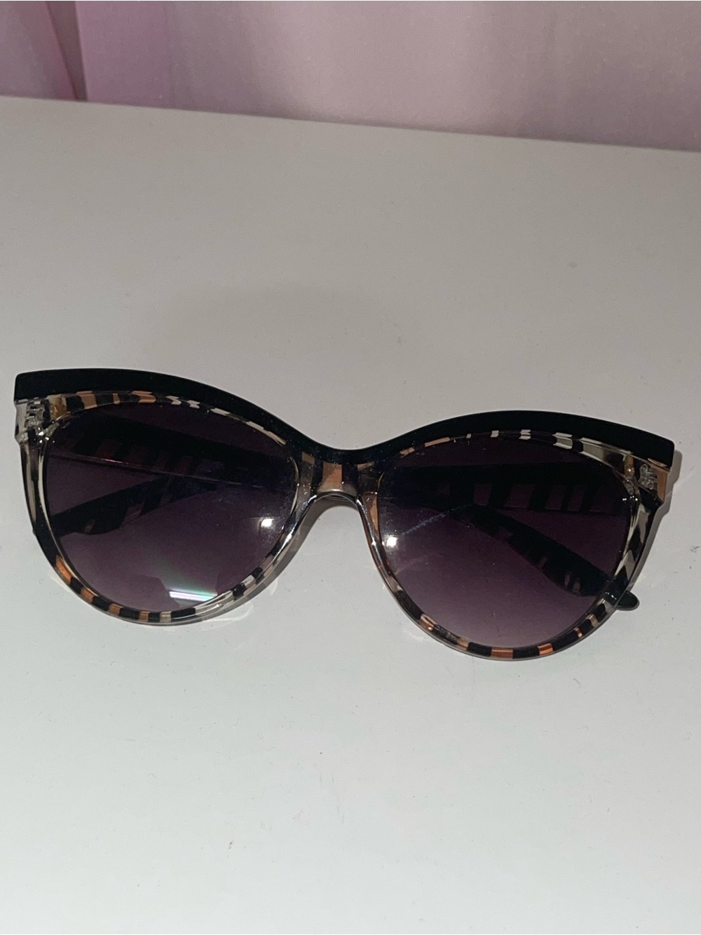 Chic Cat-Eye Tortoiseshell Sunglasses | Retro Mob Wife Aesthetic | Brown & Black - Picture 3 of 6